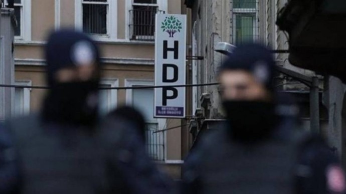 İstanbul'da çok sayıda siyasetçi gözaltına alındı